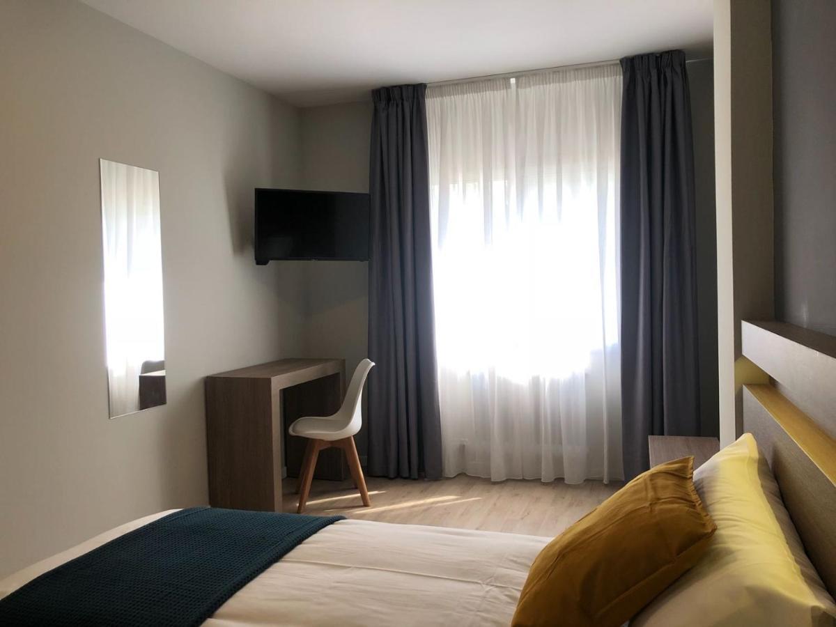 Hotel Alda Estacion Понтеведра Экстерьер фото
