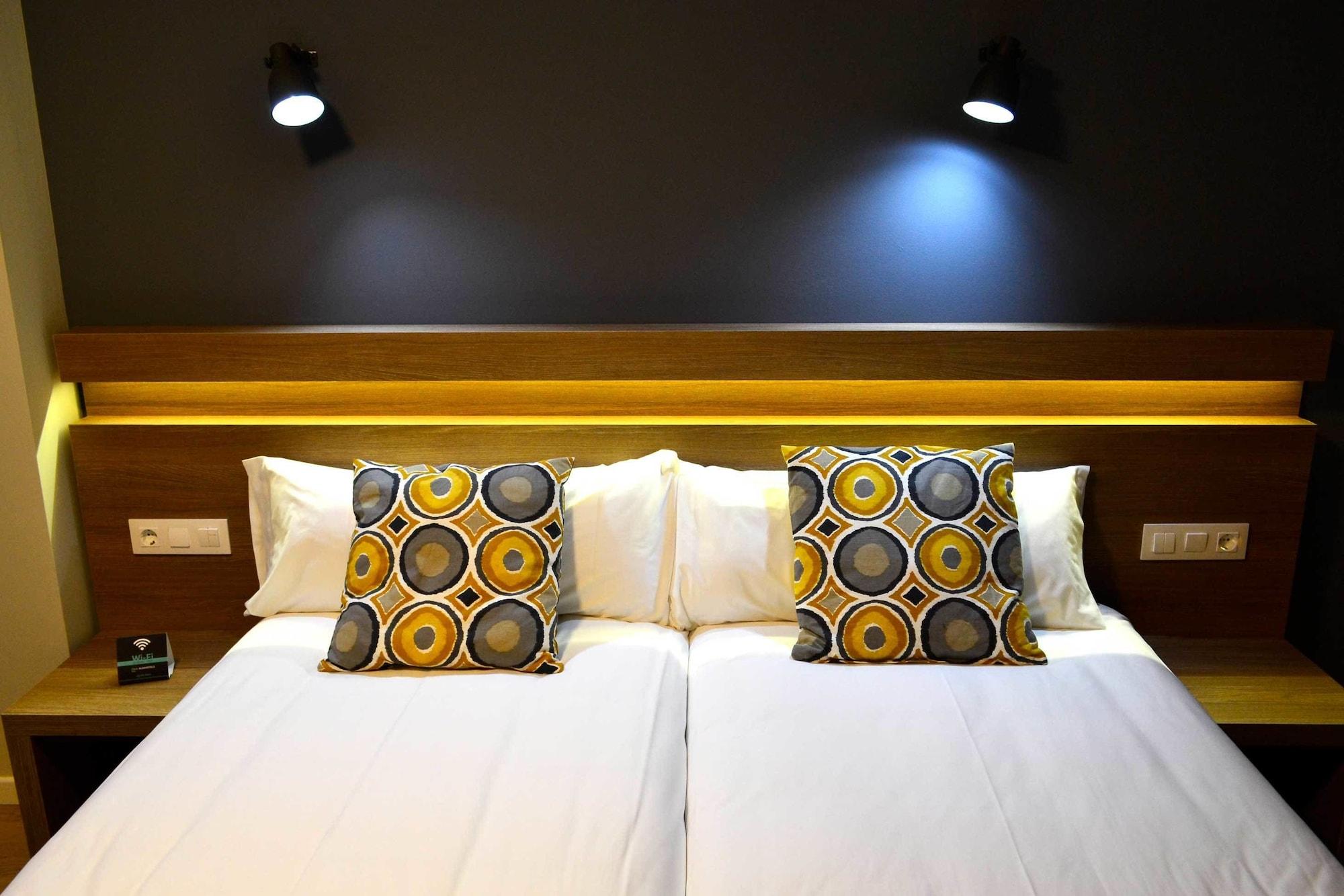 Hotel Alda Estacion Понтеведра Экстерьер фото