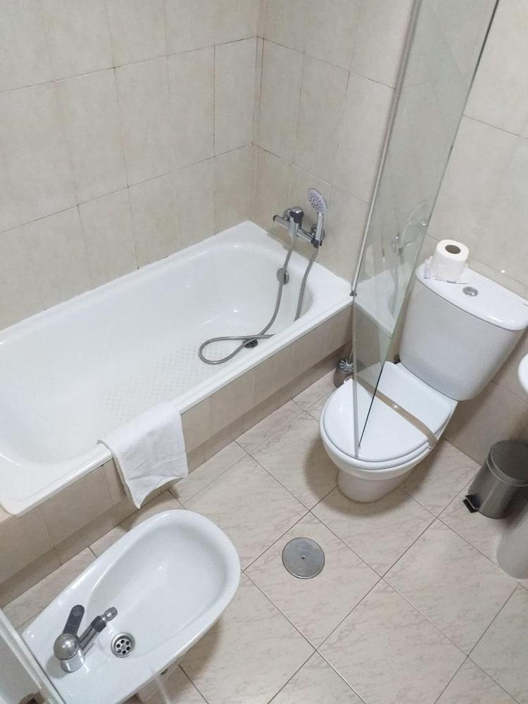Hotel Alda Estacion Понтеведра Экстерьер фото