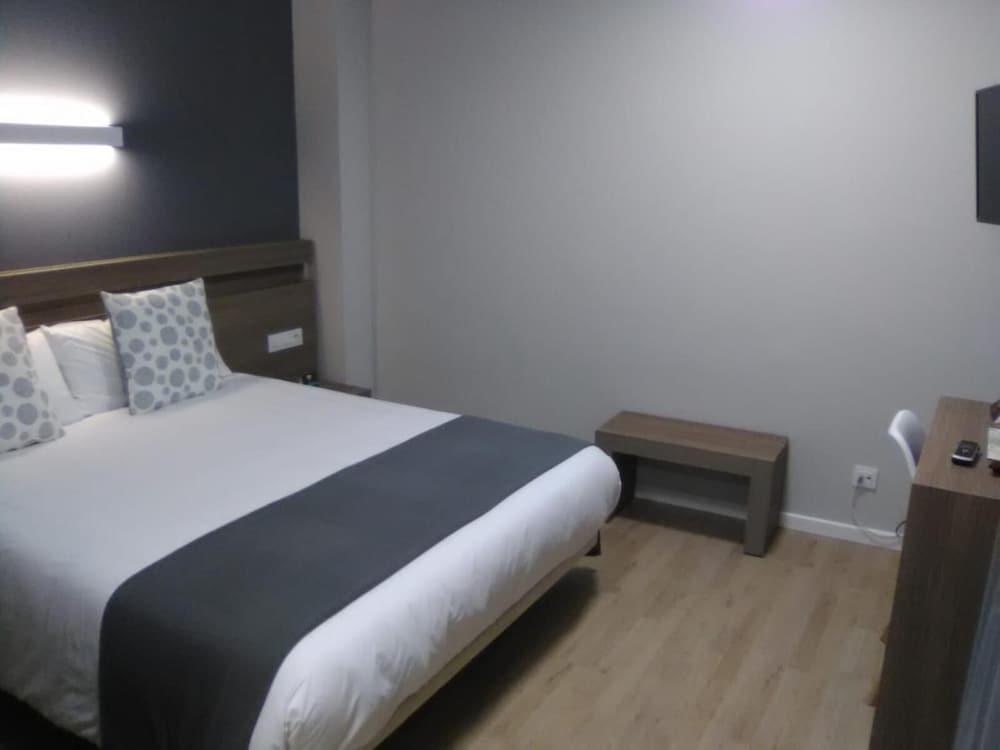 Hotel Alda Estacion Понтеведра Экстерьер фото