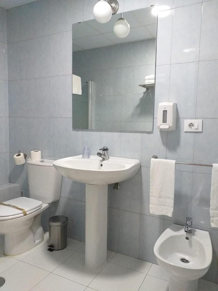 Hotel Alda Estacion Понтеведра Экстерьер фото